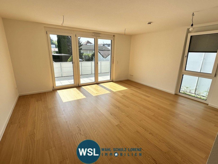 Helle neuwertige 3 Zimmer-Wohnung in Weilheim an der Teck mit moderner EBK, Balkon und Carport - Photo 1