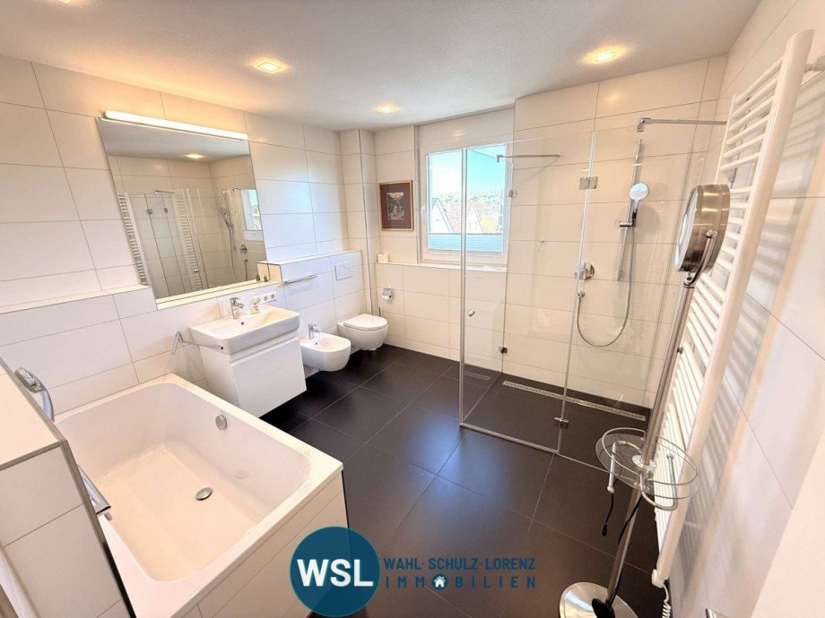 Bad mit DU und Wanne Penthousewohnung Kirchheim unter Teck