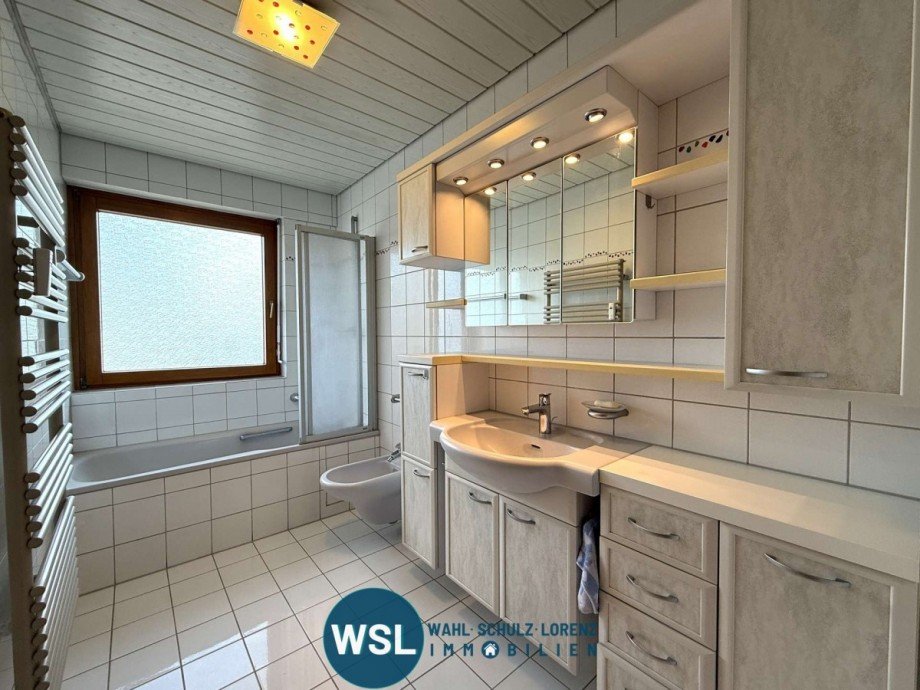 WHG 2. OG: Badezimmer Mehrfamilienhaus Wendlingen am Neckar