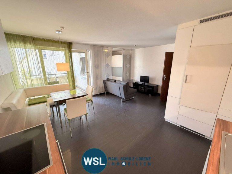 Blick aus der K�che Kirchheim unter Teck Etagenwohnung M�bliertes 1,5-Zimmer-Appartement mit TG-Stellplatz und �berdachtem Balkon in ruhiger Innenstadtlage