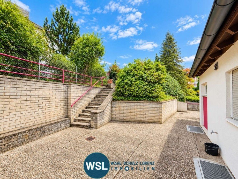 Hoffl�che, oberer Garten Mehrfamilienhaus Esslingen am Neckar
