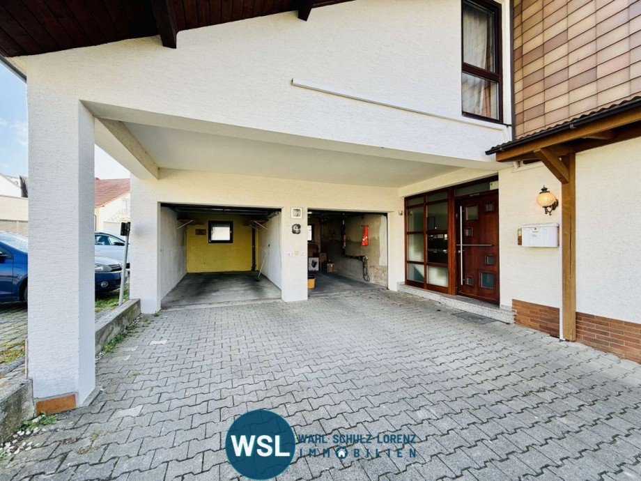 Hauszugang / Garagen Mehrfamilienhaus Bempflingen
