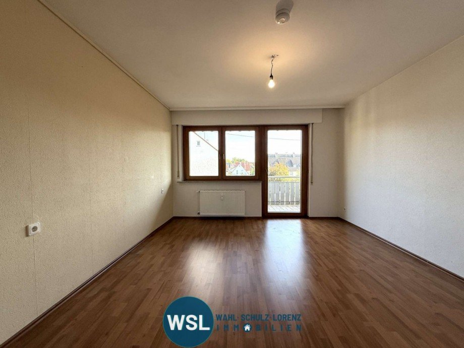 WHG 2. OG: Schlafzimmer mit Balkon Mehrfamilienhaus Wendlingen am Neckar