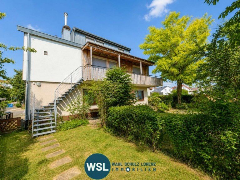 im Garten Bempflingen Etagenwohnung OG-Wohnung in 3-Familienhaus mit Garage und sch�nem Garten in ruhiger Ortsrandlage von Bempflingen.
