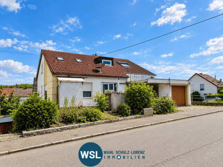 Vorderansicht N�rtingen Zweifamilienhaus Viel Platz & echter Weitblick: Mehrfamilienhaus mit 3 Wohnungen & gro�em Grundst�ck und 2 Garagen in N�rtingen-Raidwangen