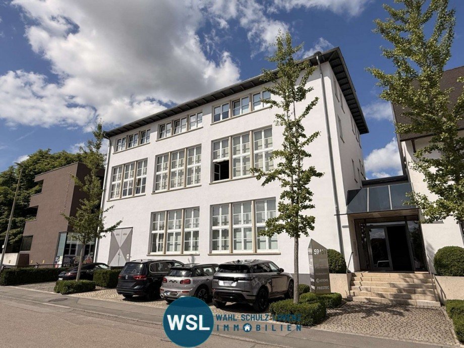 Au�enansicht Eingang Halle Dettingen unter Teck
