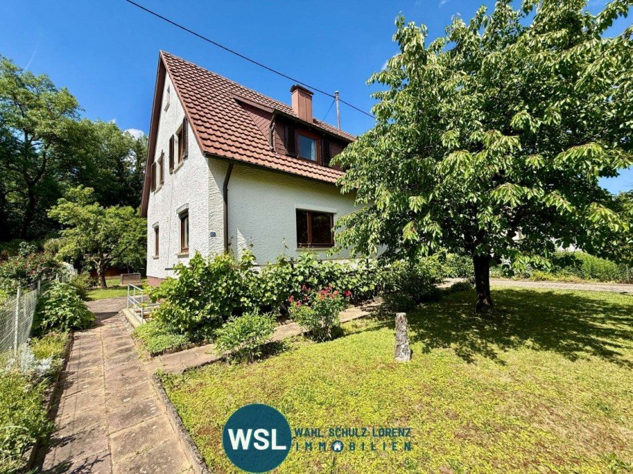 links am Haus Zweifamilienhaus Neckartailfingen