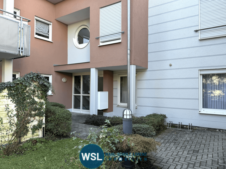 Innenhof, Zugang Etagenwohnung Wendlingen am Neckar