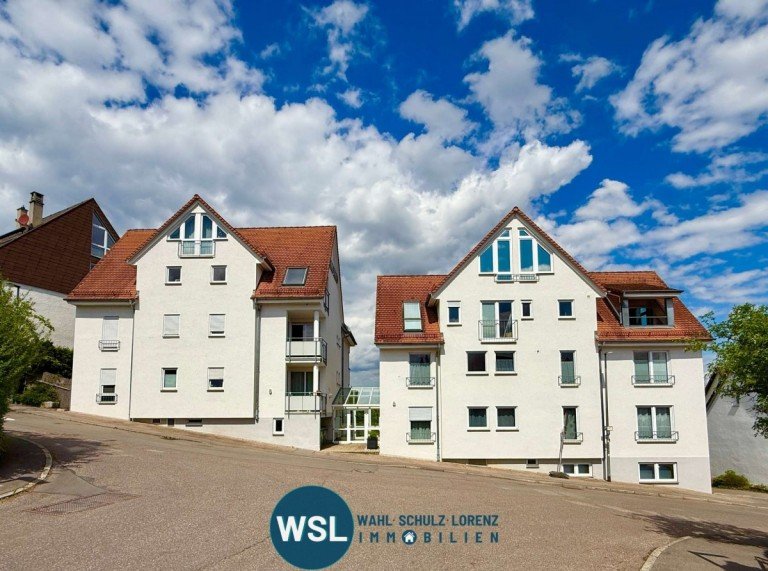 Hausansicht Stuttgart Wohnung 2-Zimmer Terrassenwohnung im Hochparterre mit unverbaubarer Aussicht und Tiefgarage in Stuttgart-Sillenbuch.