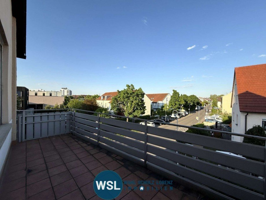 WHG 2. OG: Balkon am Wohnzimmer Mehrfamilienhaus Wendlingen am Neckar