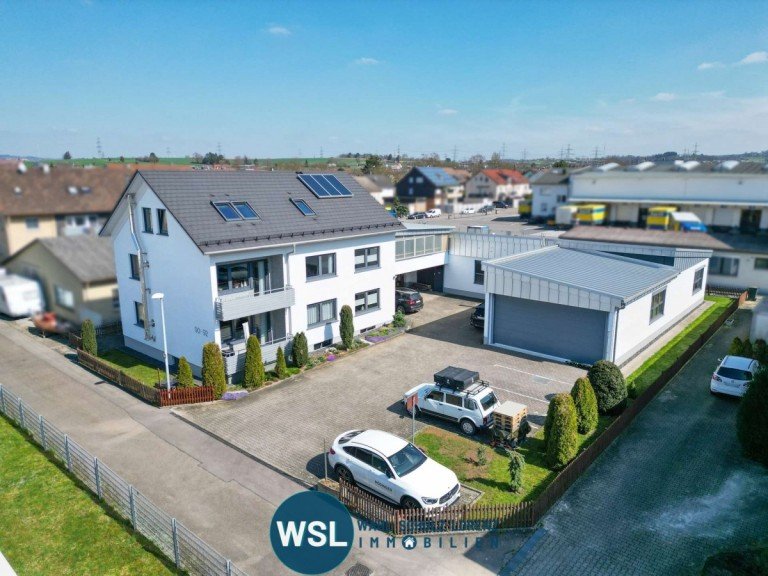 Ansicht S�d/West Wendlingen am Neckar Mehrfamilienhaus Hochwertig modernisiert, sehr gepflegt! 3-Familien-Wohnhaus mit Doppelgarage und Gewerbe-Halle.