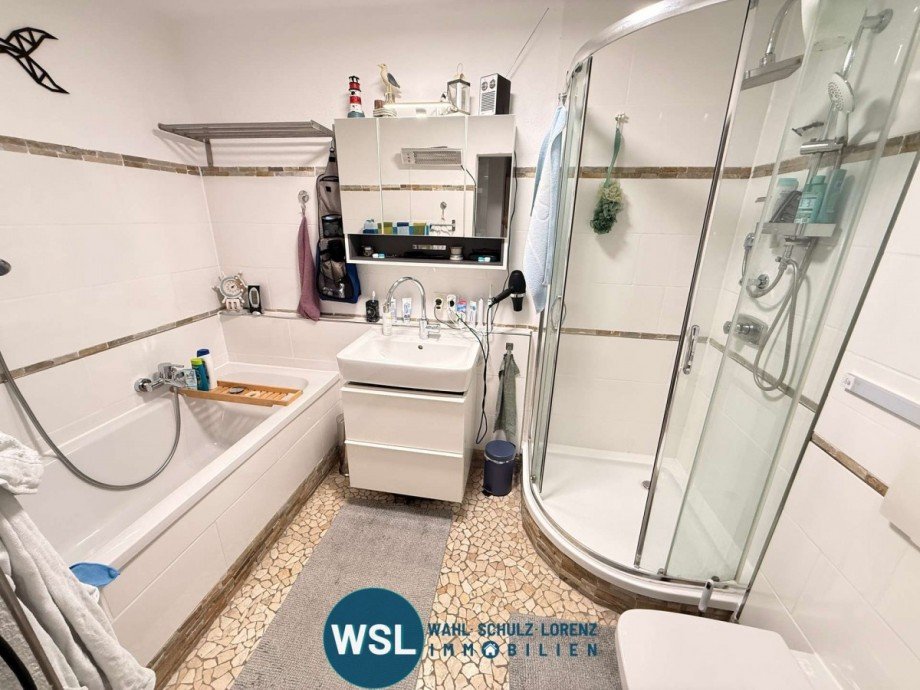 Bad mit Wanne und Dusche Erdgeschosswohnung Rechberghausen