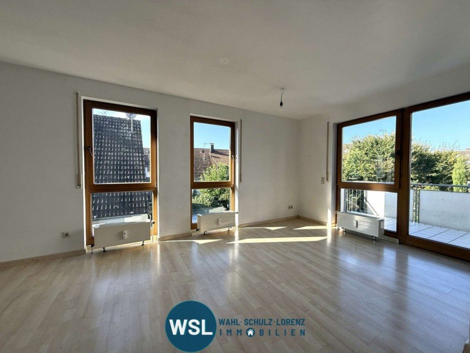 Wohn-/Esszimmer Wohnung K�ngen