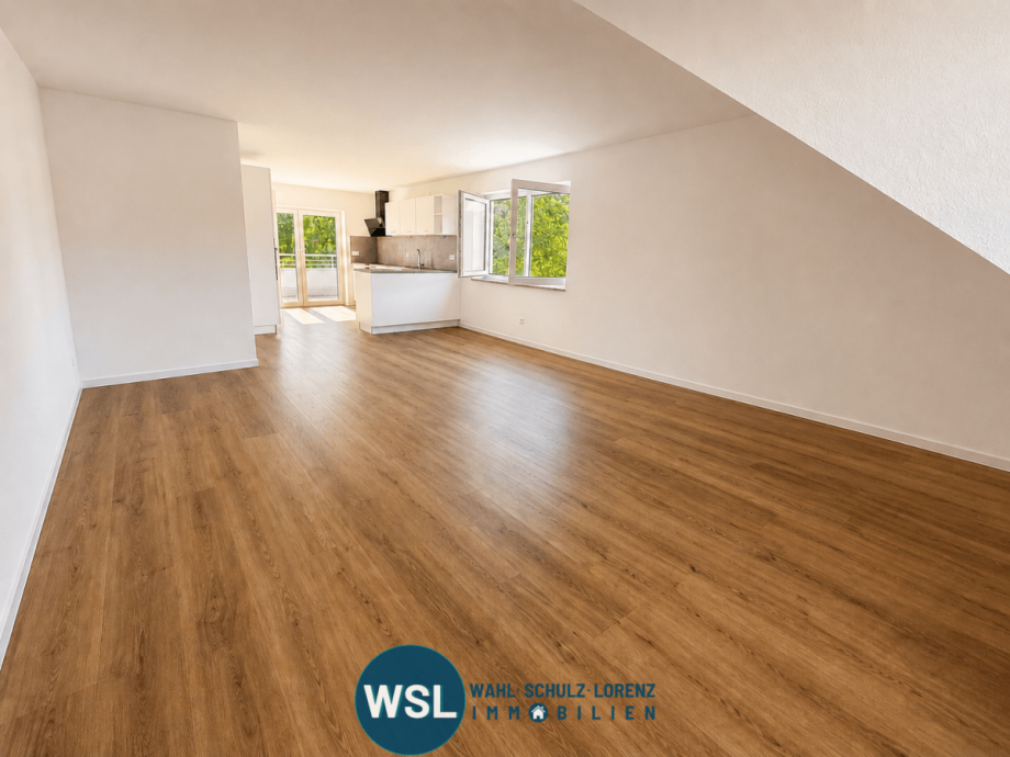 Blick vom Wohnbereich in die K�che Dachgeschosswohnung Bissingen an der Teck