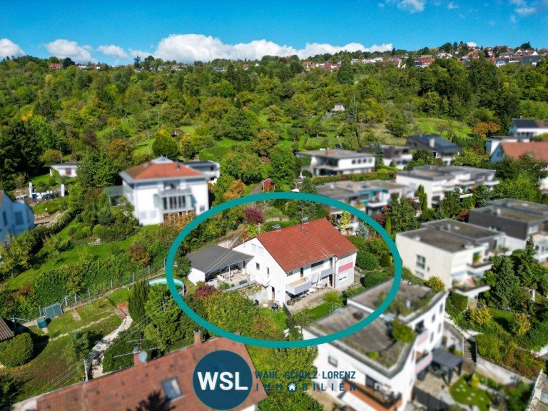 Luftbild - Lage Esslingen am Neckar Mehrfamilienhaus Gro�es Wohnhaus mit 3 separaten Wohneinheiten und 2 Garagen und Aussichtslage von ES - Hegensberg.
