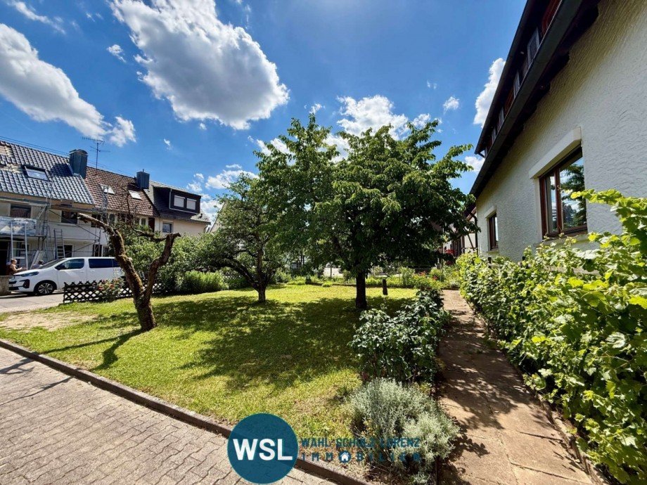 Vorgarten am Haus Zweifamilienhaus Neckartailfingen