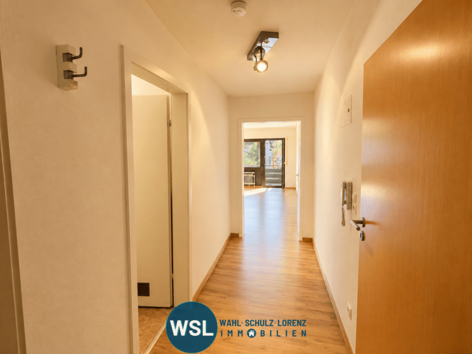 Flur mit Balkonblick Etagenwohnung Aichtal