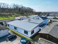 Bild (a767478e18b68391e1ed2dfbba442a0e): Hochwertig modernisiert, sehr gepflegt! 3-Familien-Wohnhaus mit Doppelgarage und Gewerbe-Halle.