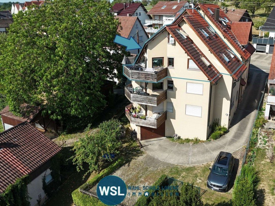 Hausansicht mit Stellplatz Maisonettewohnung Filderstadt