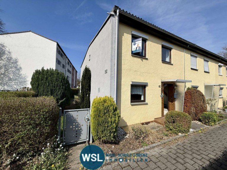 Vorderseite Reutlingen Reihenendhaus Ruhig gelegenes, klassisches Reihenendhaus mit Balkon, Garten und Garage in Reutlingen-Orschelhagen.