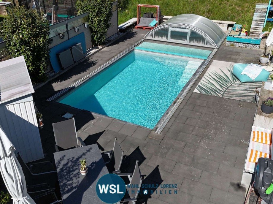 Pool mit Terrasse Einfamilienhaus Lenningen