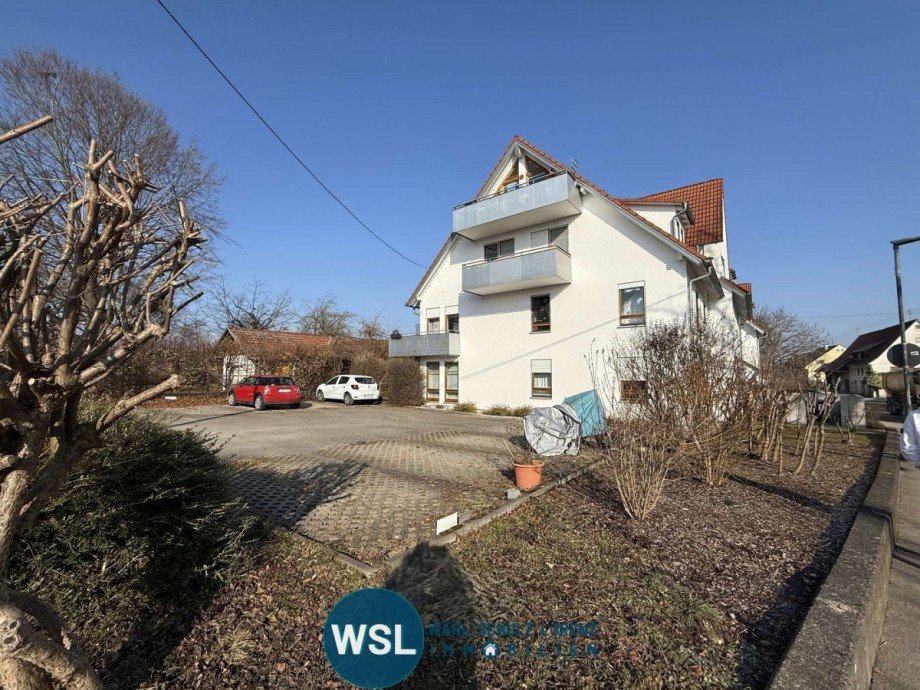 Seitenansicht mit Stellpl�tze Dachgeschosswohnung Kusterdingen