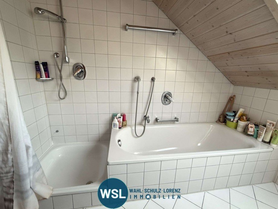 Bad2 Dachgeschosswohnung Wendlingen am Neckar
