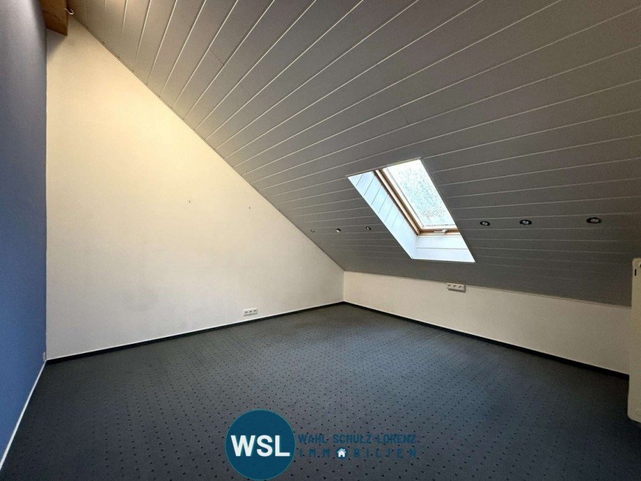 Schlafzimmer im Dachgeschoss Mehrfamilienhaus Wernau (Neckar)