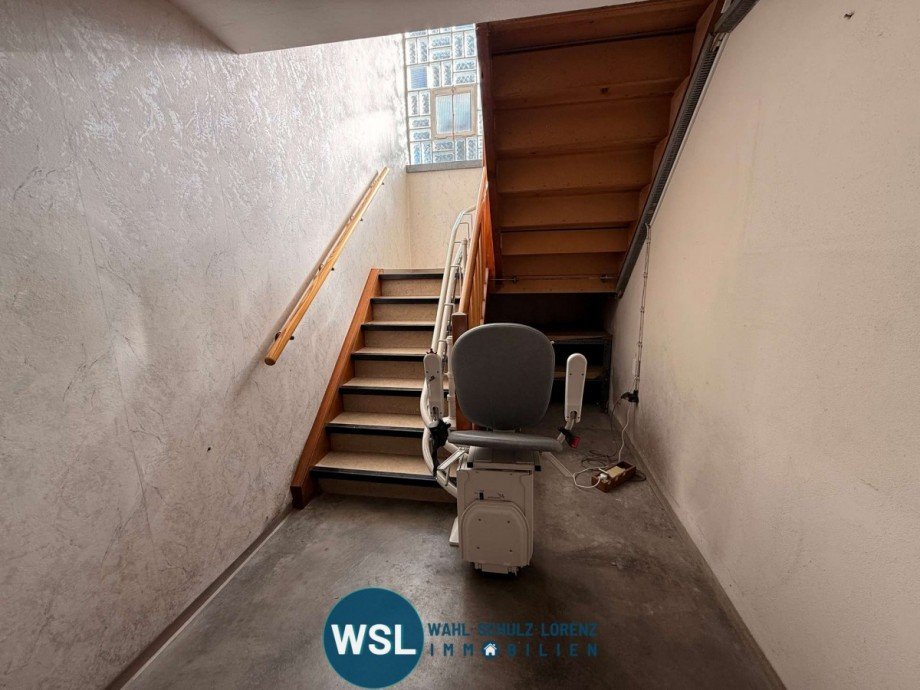 Treppenhaus UG mit Lift Einfamilienhaus Lenningen